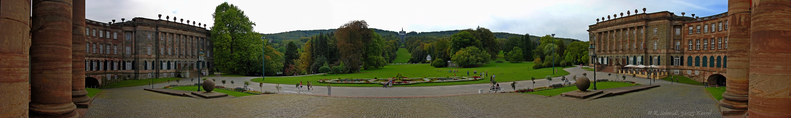 Panorama - Blick von Schloss Wilhelmshöhe über den Bergpark auf den Herkules